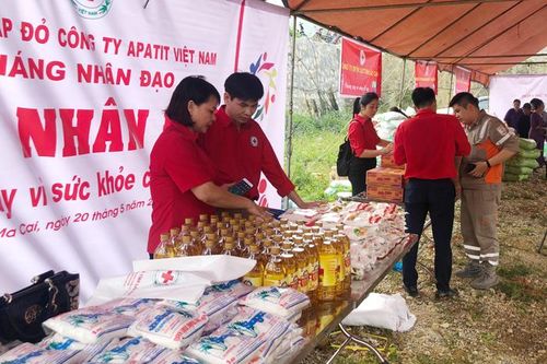 Phiên chợ tình người