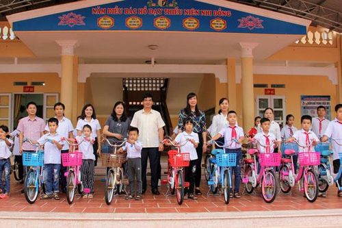 Tặng quà nhân dịp Tết Trung thu