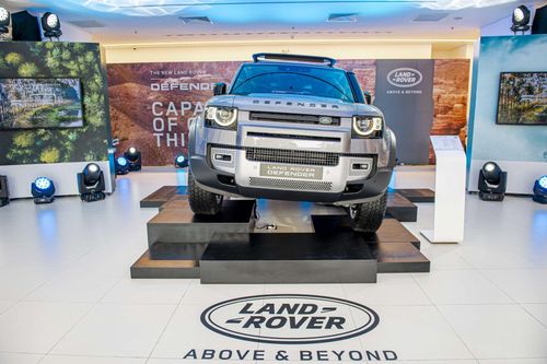 Cận cảnh Land Rover Defender 2020 vừa ra mắt tại đại lý ở Hà Nội