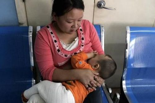 Nghiên cứu mới: Sữa mẹ có thể diệt COVID-19