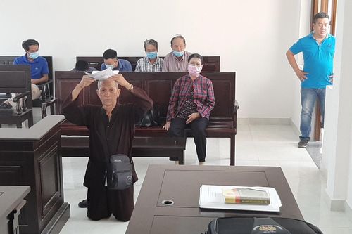 Đồng Nai: Y án sơ thẩm vụ lão nông 79 tuổi quỳ ở tòa xin được xét xử