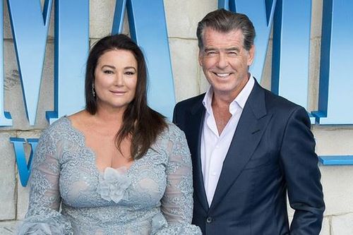 Pierce Brosnan vẽ tranh tặng vợ nhân sinh nhật