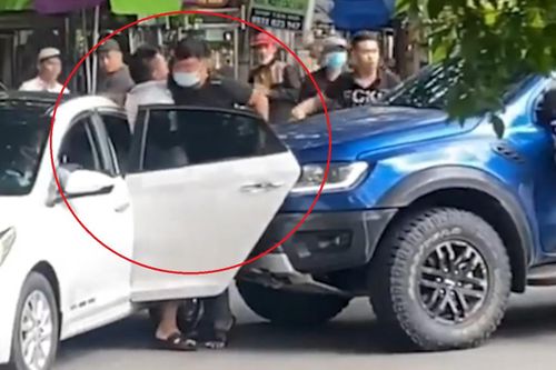 Bắt 3 người liên quan vụ lao xe bán tải vào đám đông