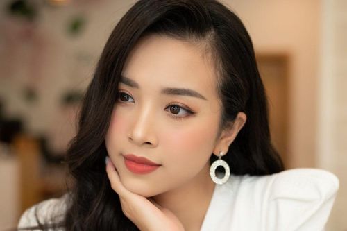 Ảnh đời thường của Á hậu Thúy An ở tuổi 23