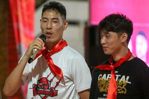 Tuyển thủ cao 1,93 m giao lưu với VĐV nhí trước thềm VBA 2020