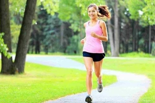 Chạy bộ vào buổi sáng sớm có thật sự tốt hay không?