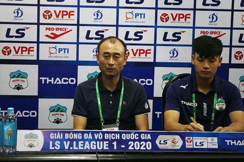 Bầu Đức mâu thuẫn chính mình, HAGL càng lận đận
