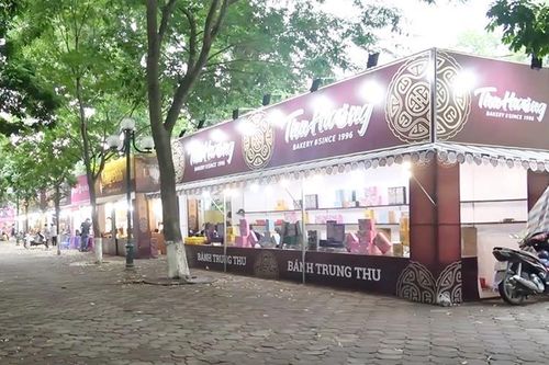 Tấp nập người bán, thưa thớt người mua