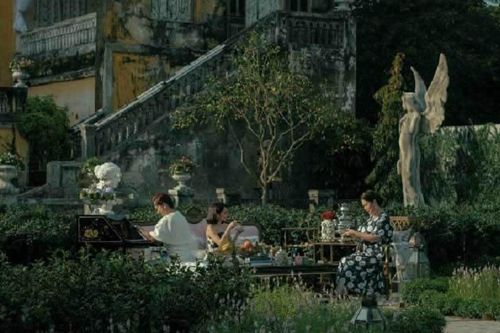 Giữ phim trường làm du lịch