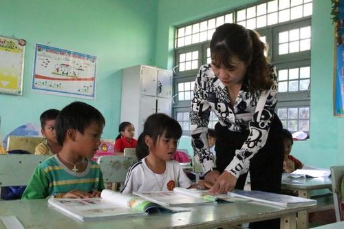 Chương trình SGK mới ở Kon Tum: Điều chỉnh để phù hợp với HS dân tộc thiểu số
