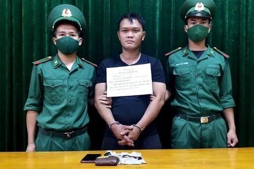 Bắt đối tượng mua ma túy dạng hồng phiến từ Lào về Việt Nam