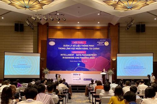 Gỡ lỗ hổng bảo mật ngân hàng bằng quản lý dữ liệu thông minh
