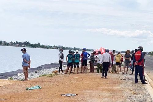Đi thả lưới, tá hỏa phát hiện thi thể nam sinh nổi trên sông