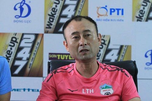 Hoàng Anh Gia Lai tiếp tục 'thay tướng'; TP.HCM gia hạn hợp đồng với đội trưởng Sầm Ngọc Đức