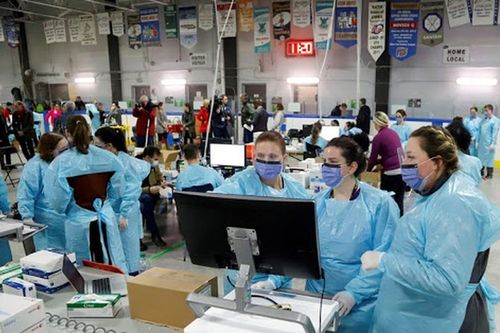 Đoàn kết quốc tế chống Covid-19: Câu chuyện bó đũa