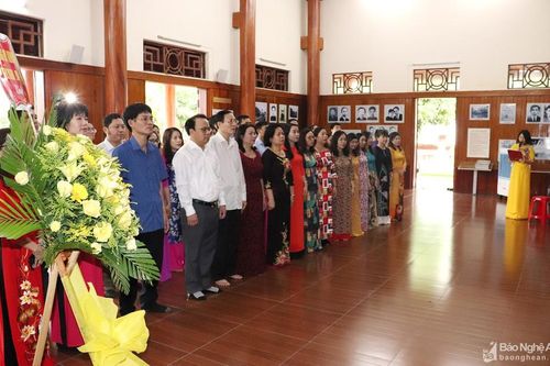 Đảng ủy Khối CCQ tỉnh sinh hoạt chuyên đề về đồng chí Nguyễn Thị Minh Khai