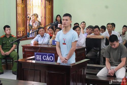 Vào tù vì dùng dao chém phó chủ tịch xã