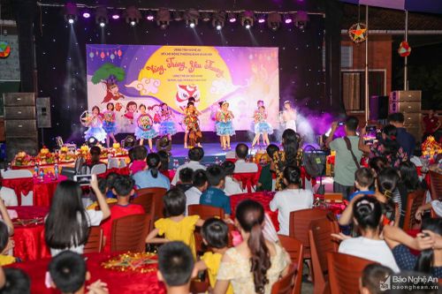 Ấm áp Chương trình 'Vầng trăng yêu thương' ở Làng trẻ SOS Vinh