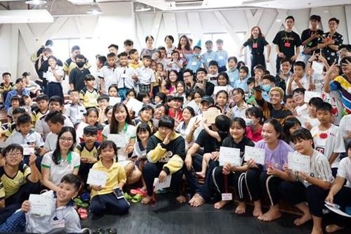 Ngày hội 'Trao em Trang mới cuộc đời – Trung thu cho em'