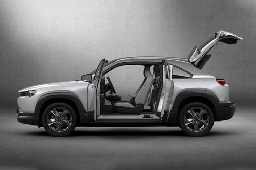 Mazda MX-30 2021 chốt giá gần 800 triệu đồng