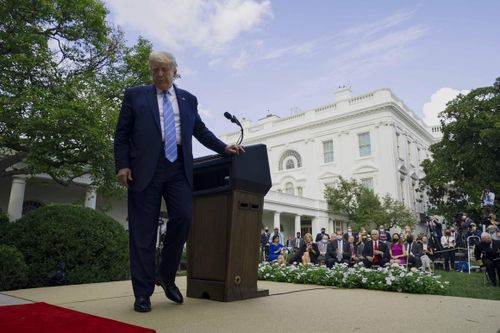 Thuế: 'Cú sốc' trước ngày bầu cử của ông Trump