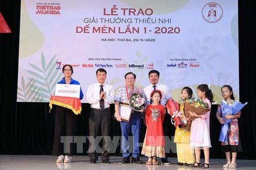 Ấn tượng Lễ trao Giải thưởng thiếu nhi Dế mèn lần thứ 1 - 2020