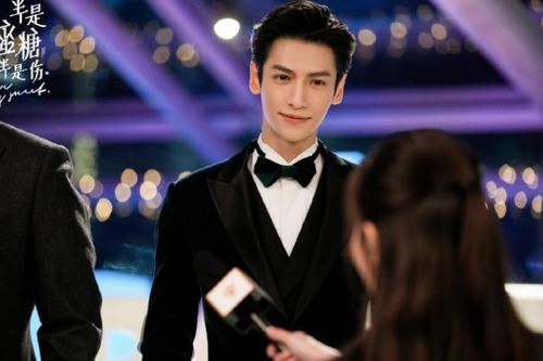La Vân Hi hóa tổng tài kiêu ngạo nhờ những bộ âu phục thẳng thớm trong 'Nửa là đường mật, nửa là đau thương'