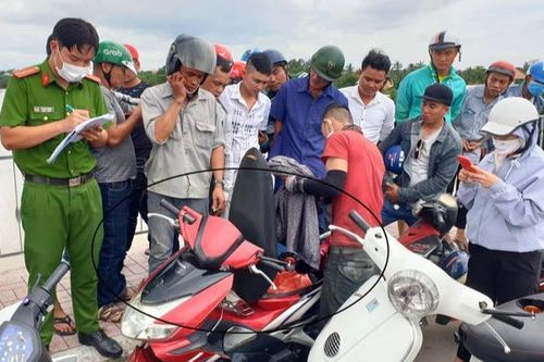 Nam thanh niên để lại xe máy trên cầu rồi nhảy xuống sông Sài Gòn mất tích