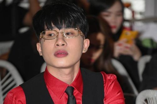 FC Jack phát động chiến dịch thiện nguyện mùa Trung thu, mang 'lồng đèn Đom đóm' đến 2 ngôi trường nam ca sĩ từng theo học và giảng dạy