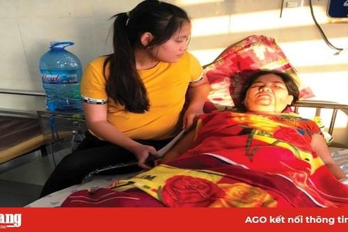 Cảnh thương tâm của người phụ nữ bị gãy chân, chồng mất do tai nạn