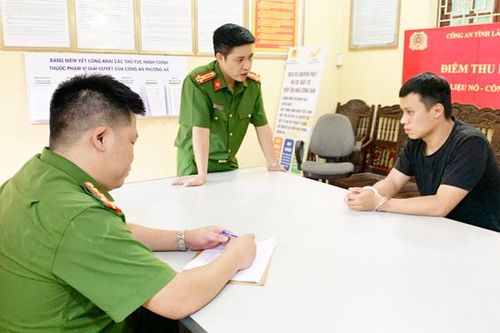 Đối tượng dùng dao đâm 2 công an bị thương ra đầu thú