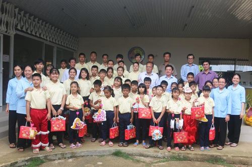 Lãnh đạo tỉnh Lâm Đồng thăm, tặng quà Tết Trung thu
