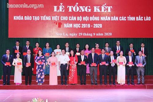26 cán bộ HĐND các tỉnh Bắc Lào hoàn thành khóa đào tạo tiếng Việt