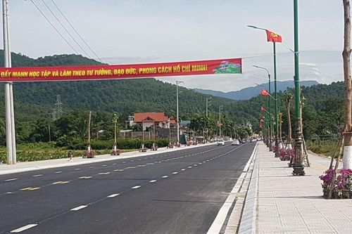 Con đường nâng bước chân người đến non thiêng Yên Tử