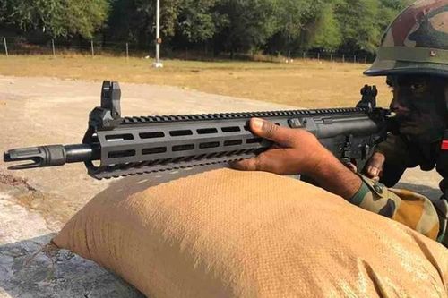 Lính tiền tuyến Ấn Độ được trang bị thêm 70.000 súng mới