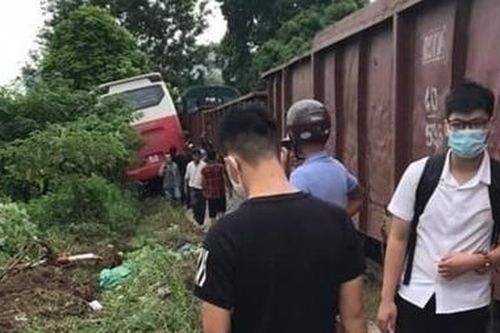 Tình trạng học sinh trong vụ va chạm giữa tàu hỏa và xe đưa đón