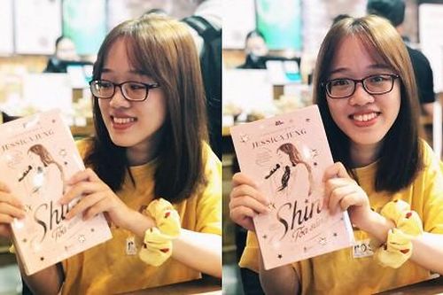 'Shine' của Jessica Jung: Fan háo hức cầm trên tay những cuốn sách đầu tiên