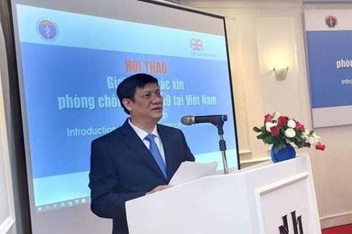 Quyền Bộ trưởng Y tế: Việt Nam có thể nhập vaccine phòng Covid-19 của Anh
