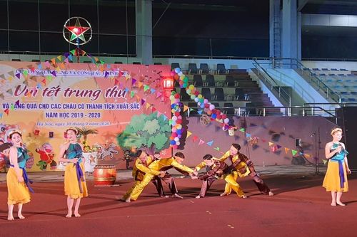 'Vui Tết Trung thu' và tuyên dương các cháu đạt thành tích xuất sắc trong năm học 2019-2020.