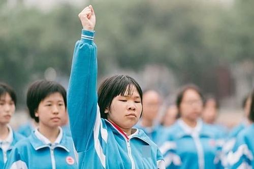 Quy định nữ sinh cắt tóc ngắn 'lộ trán, không che gáy' gây tranh cãi