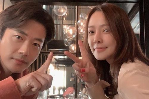 Vợ chồng tài tử Kwon Sang Woo kỷ niệm 12 năm cưới