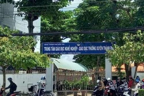 Sức khỏe của nữ sinh bị bạn đánh, xé áo đã ổn định