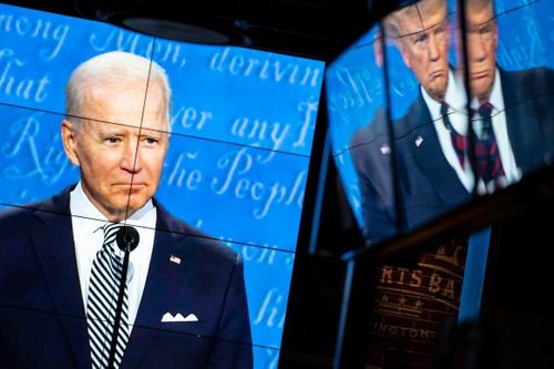 Ông Trump phá vỡ quy tắc tranh luận, nhưng đặt được Biden vào thế khó