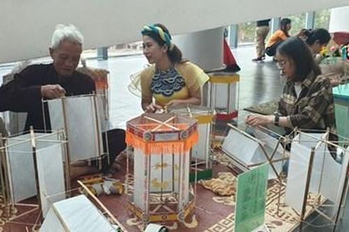 Đèn cù, tít mù nó lại vòng quanh