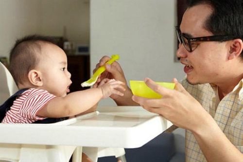 Rèn kỹ năng ăn uống khoa học: Chọn thưởng thức hay 'máy ăn'?