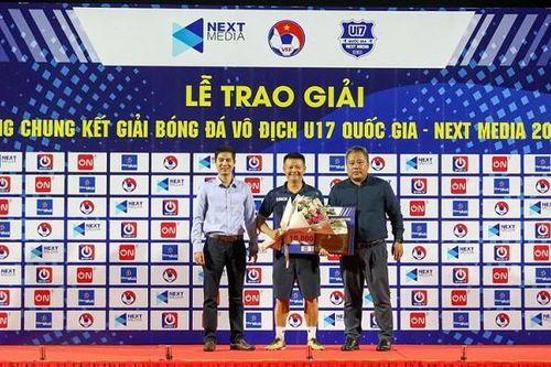 Văn Quyến đã 'trả nợ' người hâm mộ