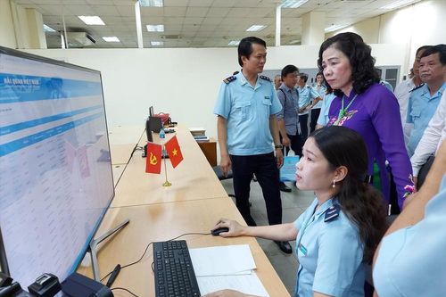 Thông quan hàng hóa tại Nội Bài giảm còn 10 phút
