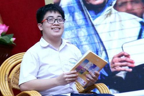 Chàng trai vàng Olympic Toán: Nói em 'vua giải thưởng' là hơi quá