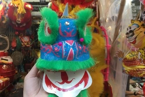 Mặt nạ, đầu lân mini cháy hàng dịp Tết Trung Thu