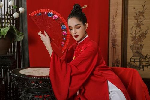 Á hậu Hoàng Anh tái xuất đài các